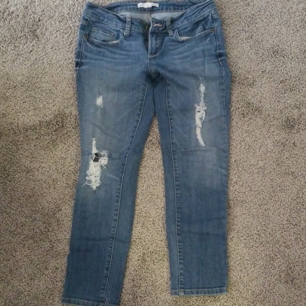 2.1 distressed ankle jean
